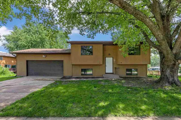 70 Heritage Dr, North Liberty, IA 52317