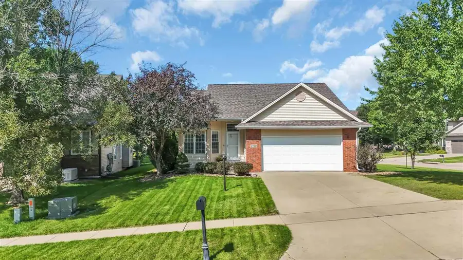 2120 Avalon Ln, Coralville, IA 52241 - #2