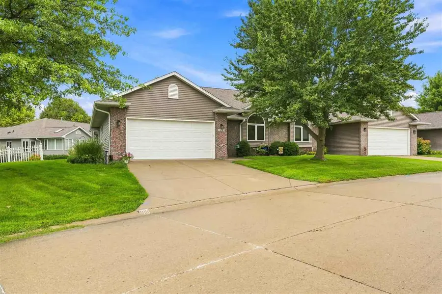 1402 Compton Pl, Iowa City, IA 52240 - #2