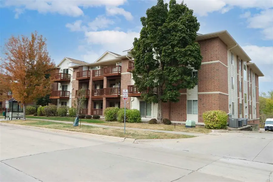 458 West Side Dr, Iowa City, IA 52246 - #3