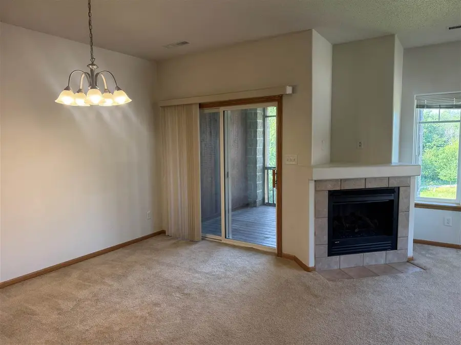 4385 Berkeley Ln, Iowa City, IA 52245 - #3