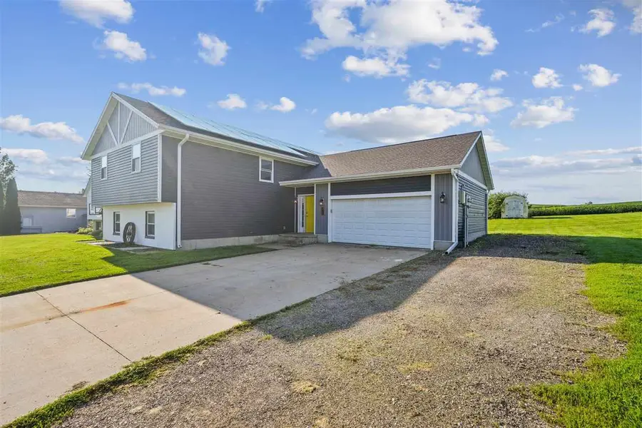 425 3rd Street SW, Swisher, IA 52338 - #2