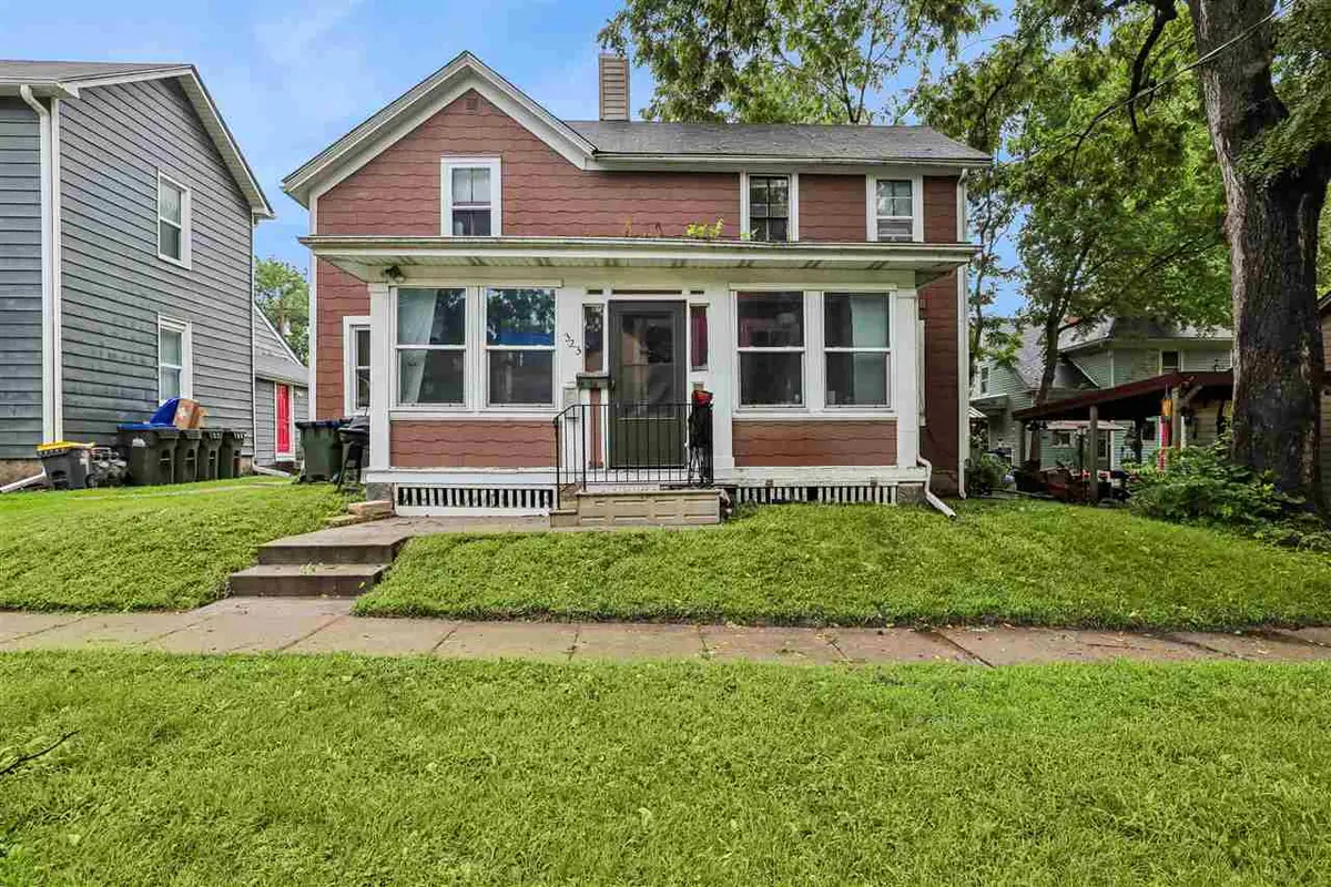 323 N Lucas St, Iowa City, IA 52245 - #1