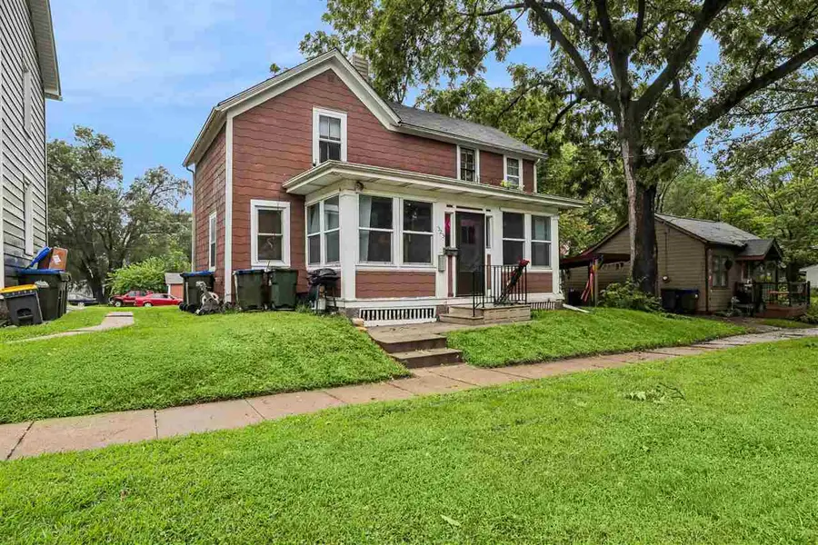 323 N Lucas St, Iowa City, IA 52245 - #2