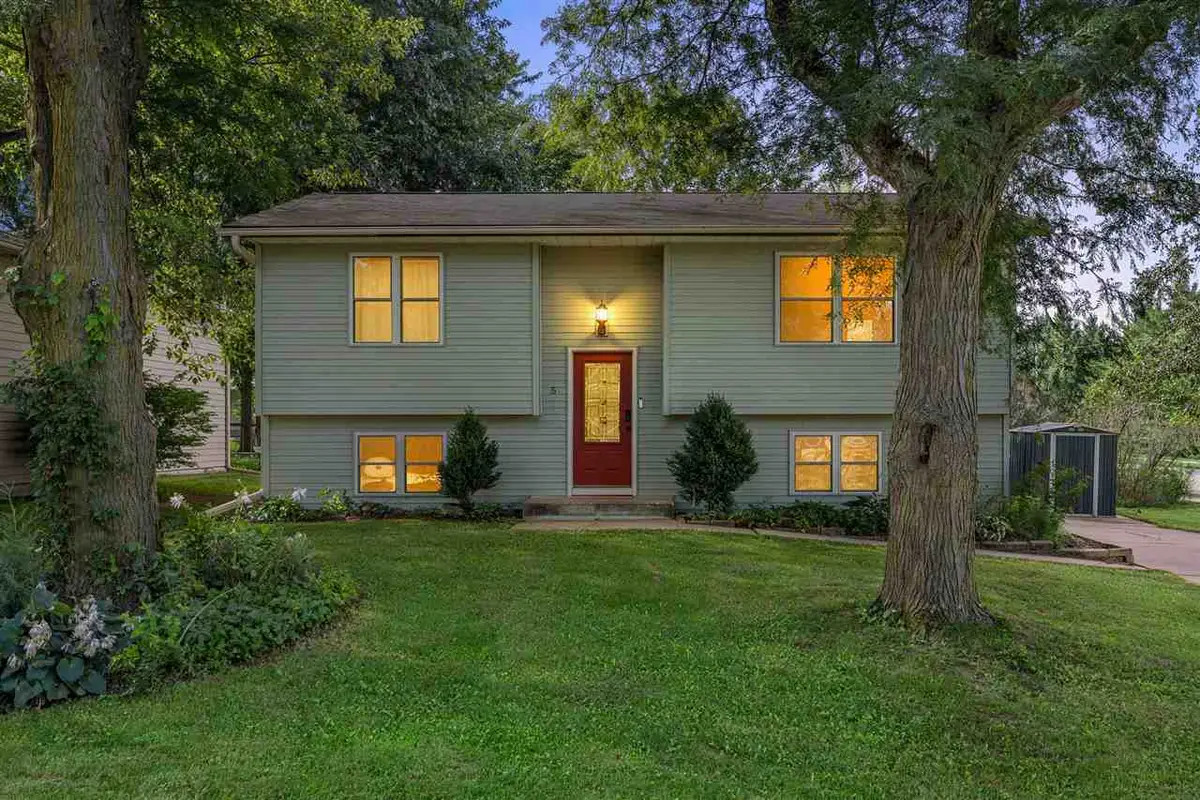 5 Birch Ct, North Liberty, IA 52317 - #1