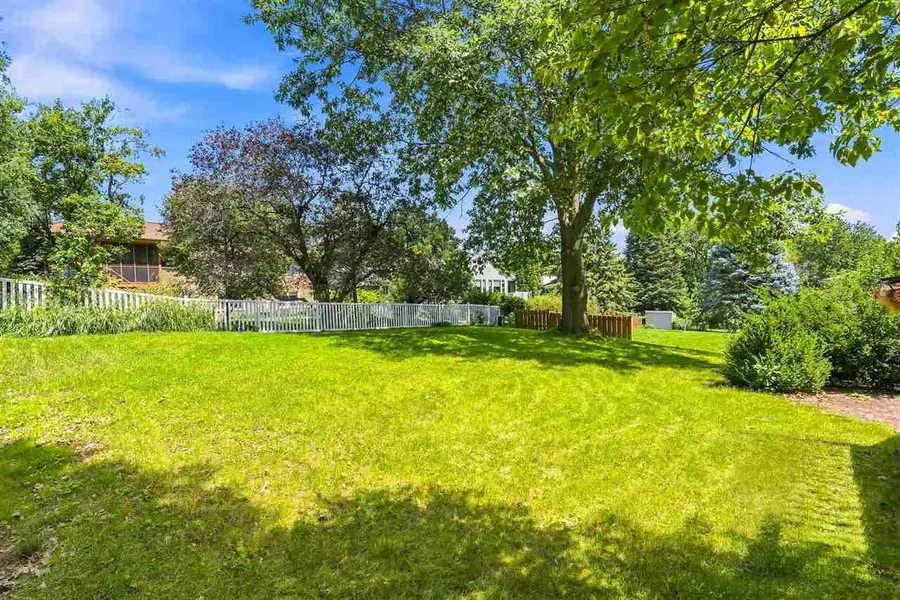 22 Wrexham Dr, Iowa City, IA 52246 - #3