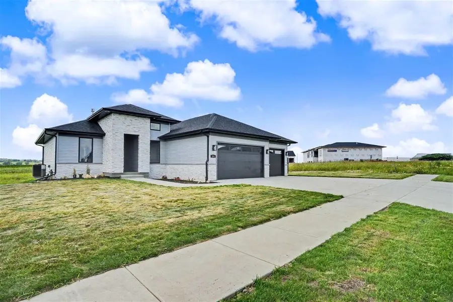 241 Howard Ave NW, Swisher, IA 52338 - #3