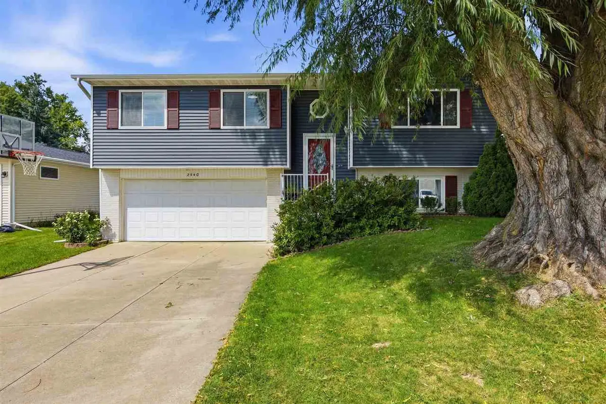 2540 Copper Dr, Marion, IA 52302 - #1