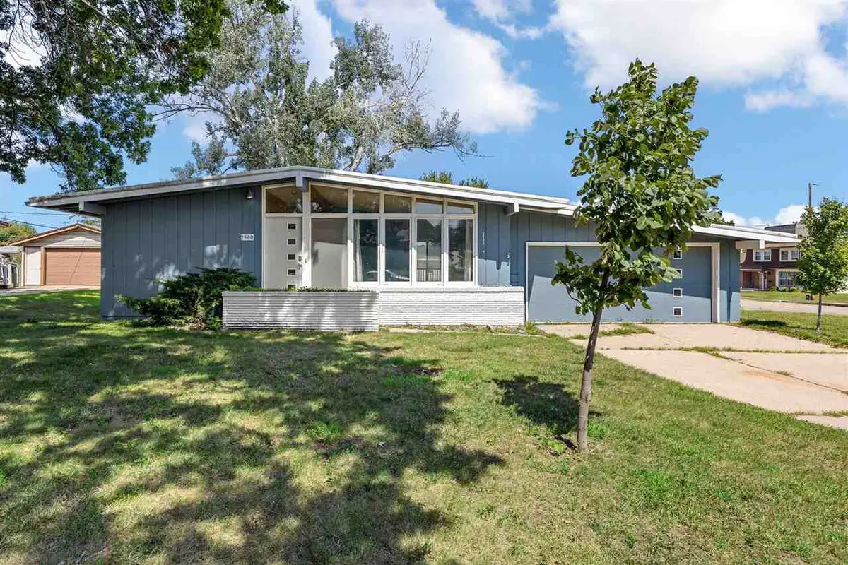 2500 Falbrook Dr, Cedar Rapids, IA 52402 - #1