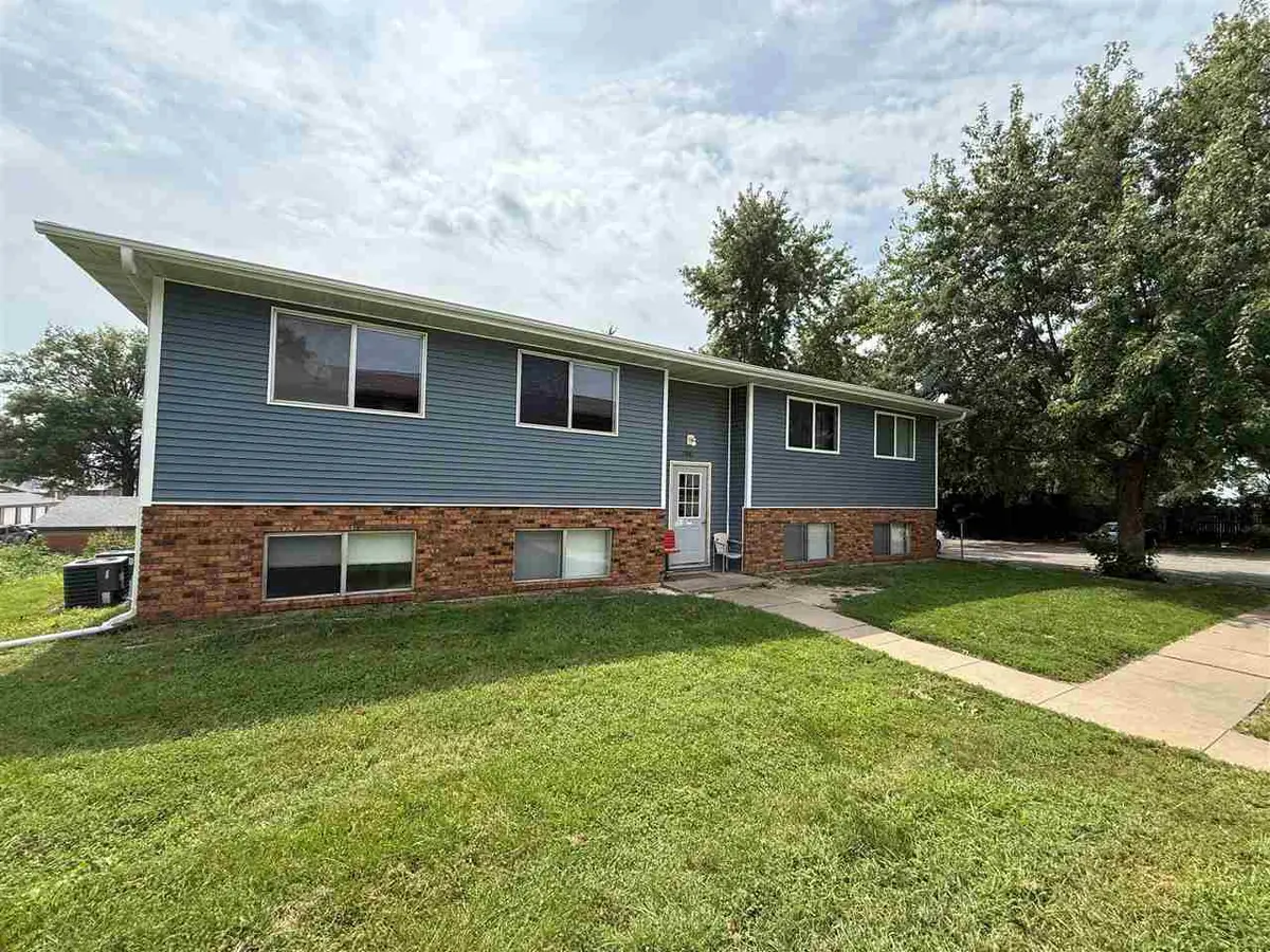 2841 Cory Ct SW, Cedar Rapids, IA 52404 - #1