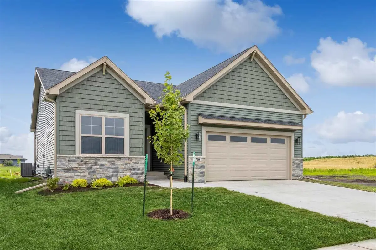400 S Seven Oaks Road, North Liberty, IA 52317 - #1