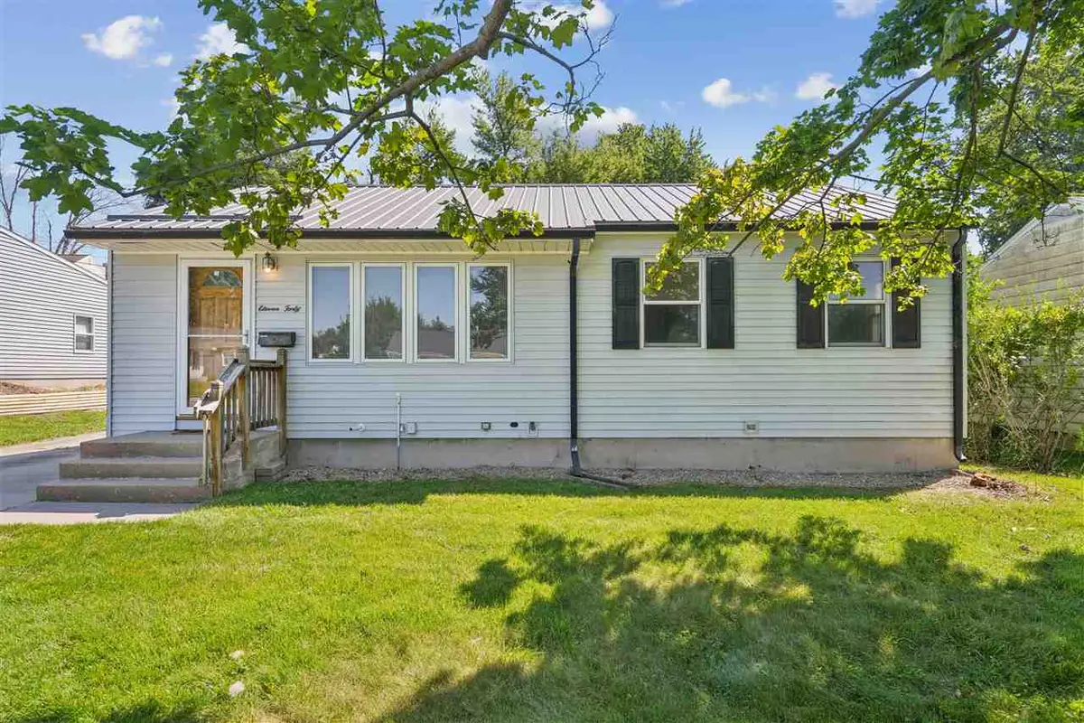 1140 Crestview Dr SE, Cedar Rapids, IA 52403 - #1