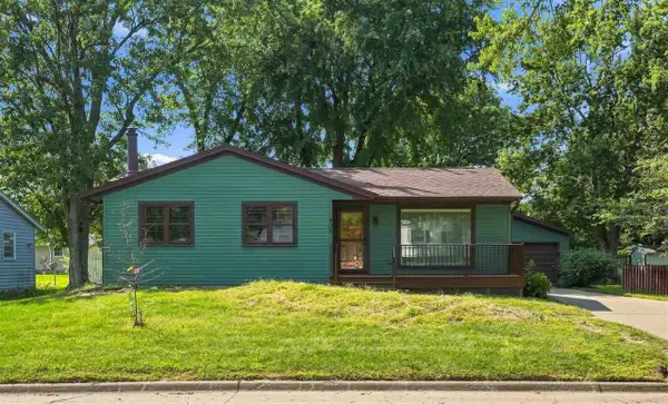 905 Paradise Dr, Washington, IA 52353