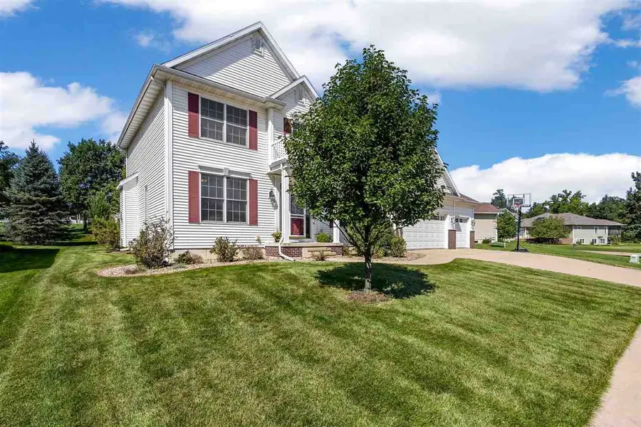 3915 Oak Ridge Dr SE, Cedar Rapids, IA 52403 - #2