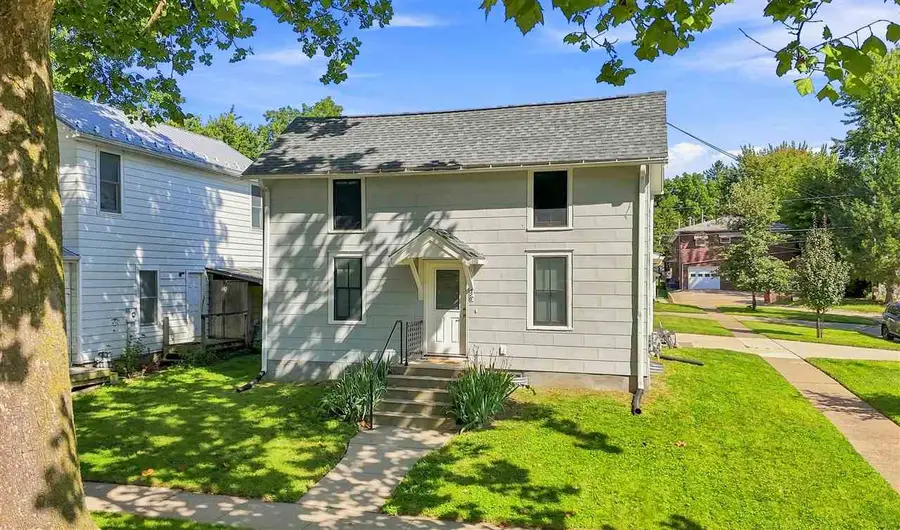 516 Fairchild St, Iowa City, IA 52245 - #2