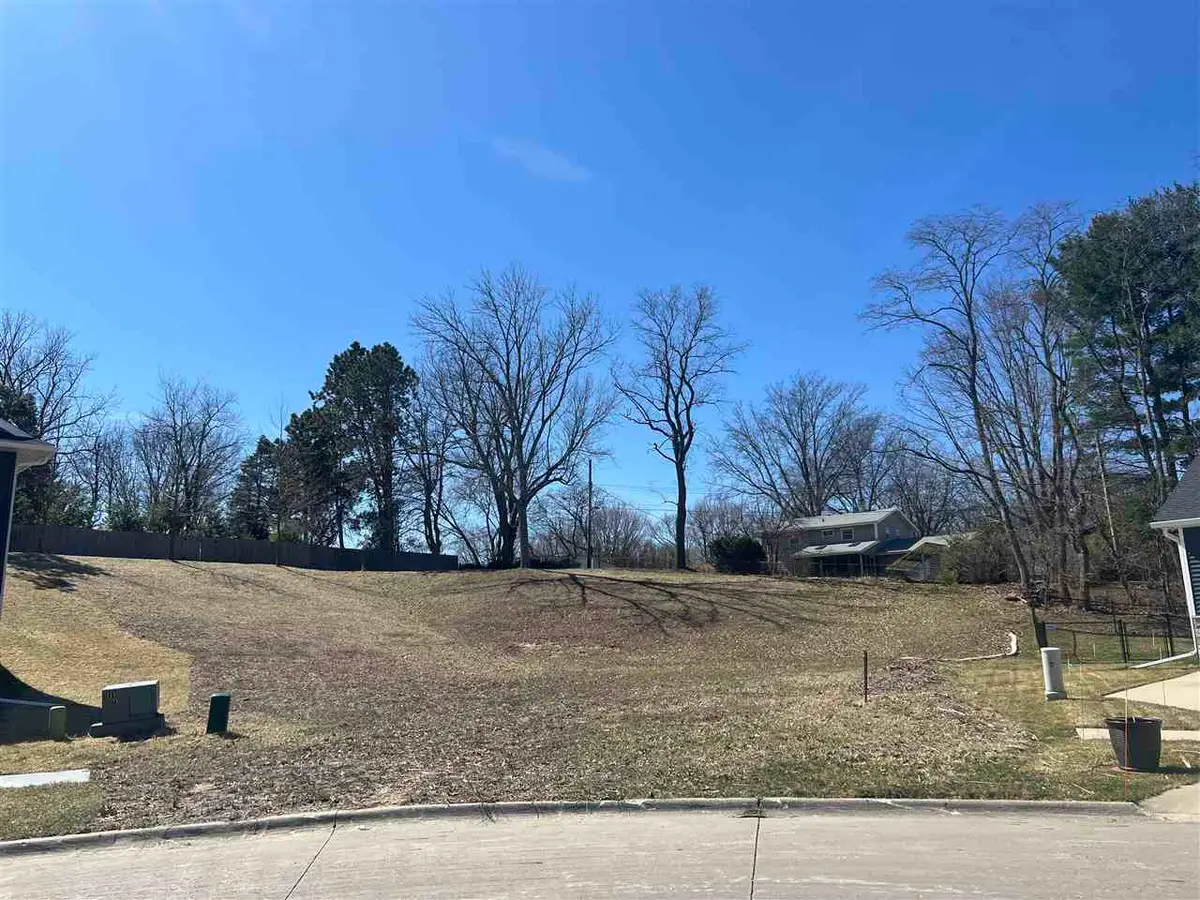 720 Silver Ln, Iowa City, IA 52245 - #1