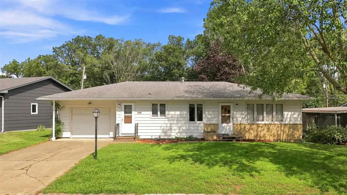 1141 Oakview Dr., Columbus Junction, IA 52738 - #1