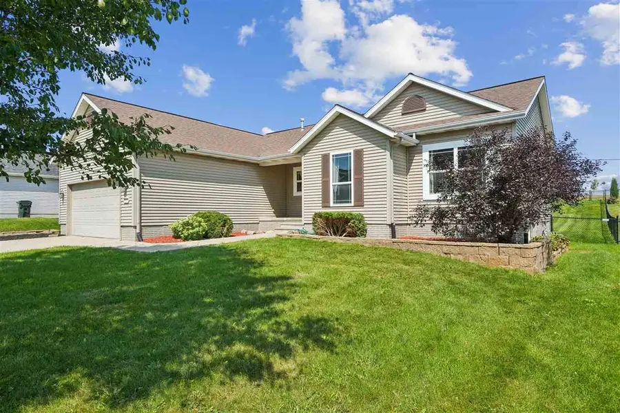 2114 Radcliffe Dr SW, Cedar Rapids, IA 52404 - #2