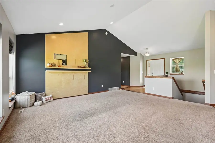 2114 Radcliffe Dr SW, Cedar Rapids, IA 52404 - #3