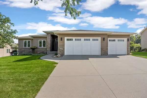 1722 Lake Shore Dr, Iowa City, IA 52246