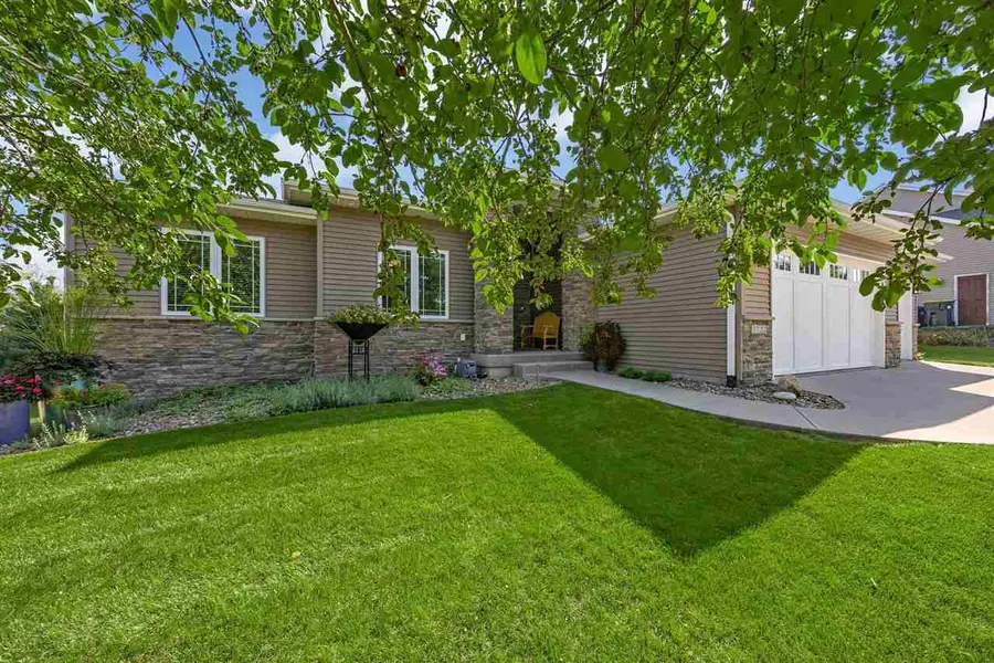 1722 Lake Shore Dr, Iowa City, IA 52246 - #3