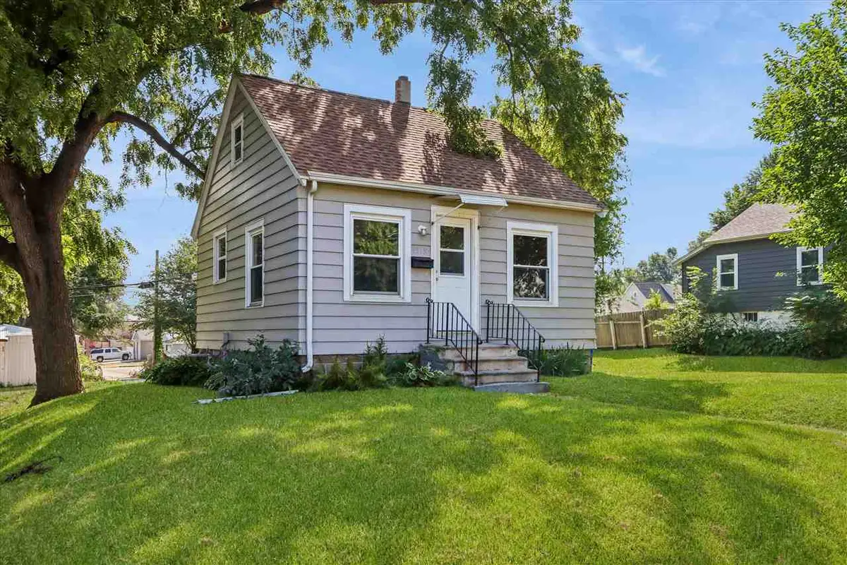 1515 SW 8th Street, Cedar Rapids, IA 52404 - #1