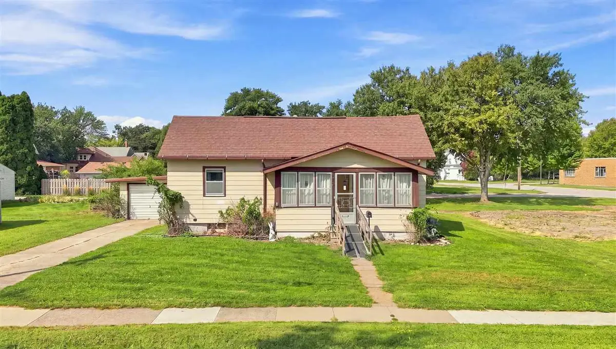 707 N 4th Ave, Washington, IA 52353 - #1