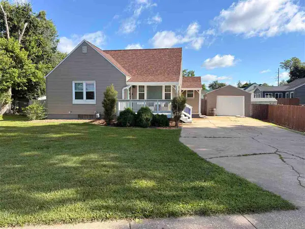 1818 NW B Ave, Cedar Rapids, IA 52405