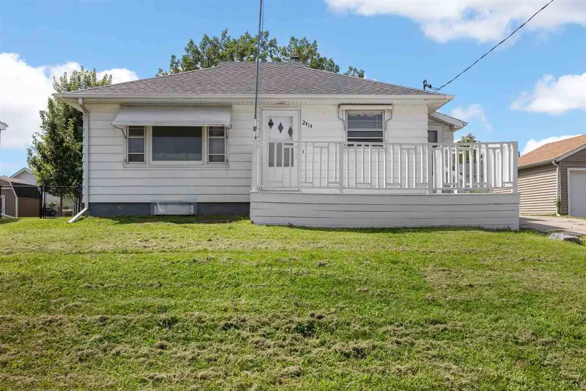 2414 Bowling St SW, Cedar Rapids, IA 52404 - #1