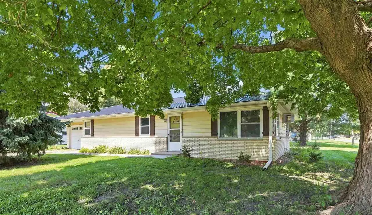 820 E Tyler Street, Washington, IA 52353 - #1
