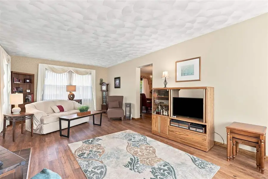 1302 E Harrison St, Washington, IA 52353 - #3