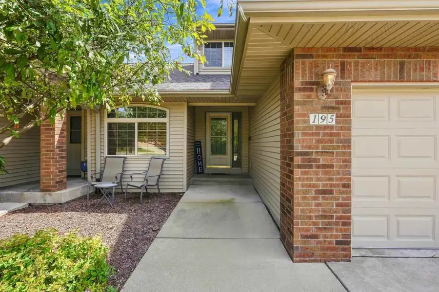 195 E Weston Dr, North Liberty, IA 52317 - #2