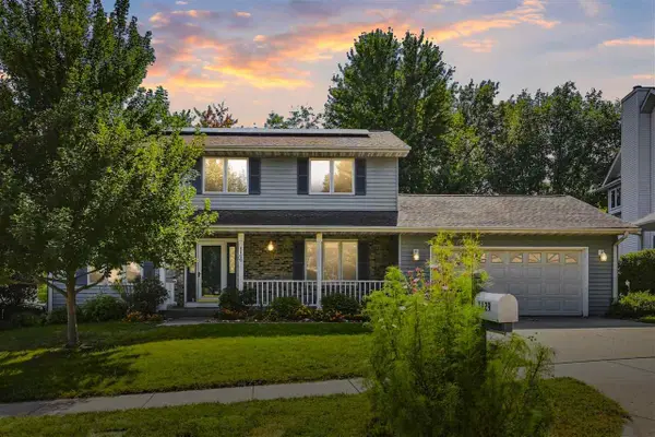 1129 Hampton Court, Iowa City, IA 52240