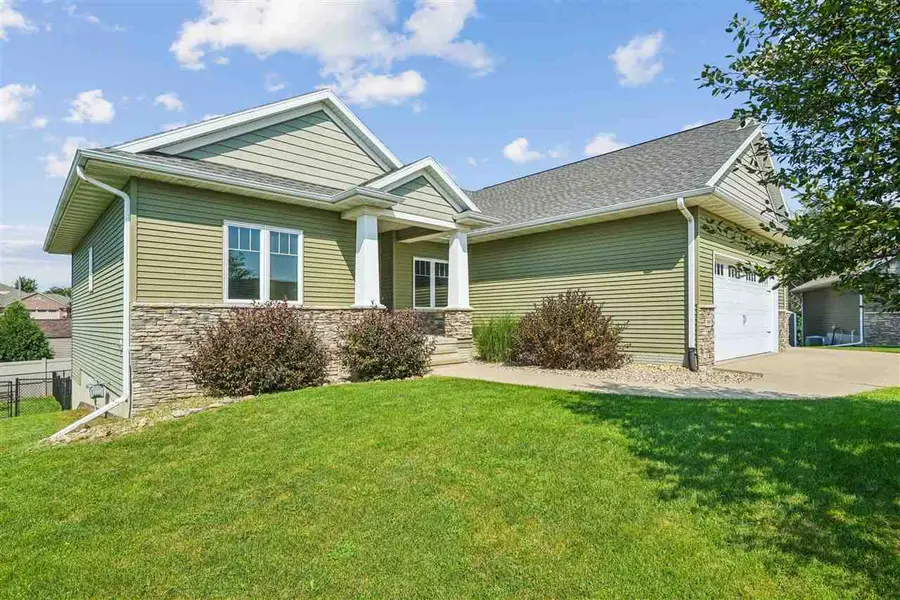 909 Aster Ct, Fairfax, IA 52228 - #2