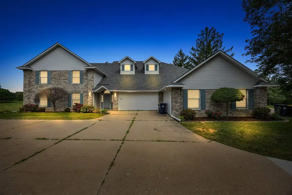 2301 Willowbrooke Ln, Iowa City, IA 52246 - #1