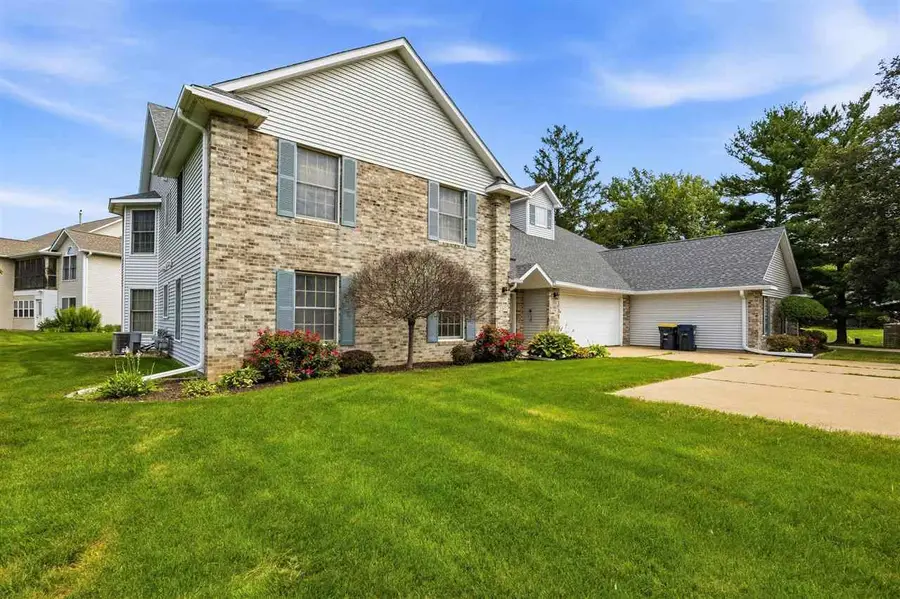 2301 Willowbrooke Ln, Iowa City, IA 52246 - #3
