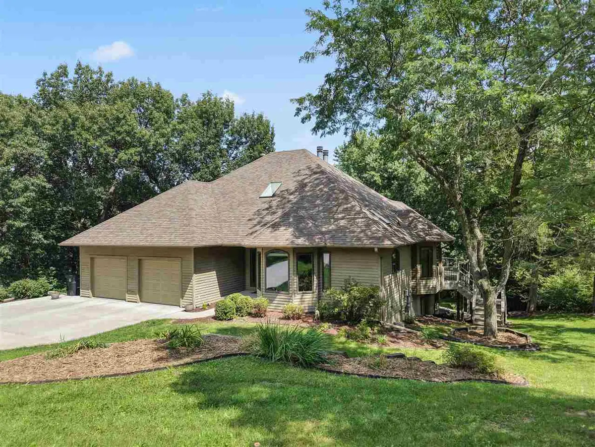 20 NE Eastview Pl, Iowa City, IA 52240 - #1