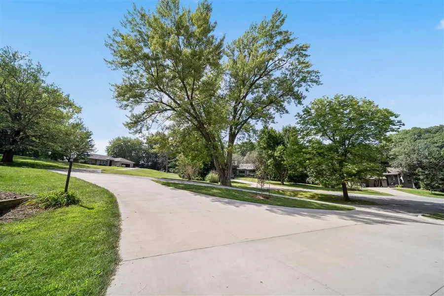 20 NE Eastview Pl, Iowa City, IA 52240 - #2