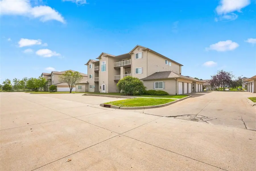 920 W Cherry St, North Liberty, IA 51317 - #2
