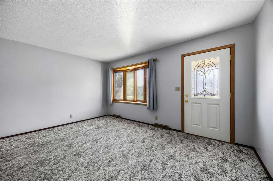 223 Lynda Dr NW, Cedar Rapids, IA 52405 - #2
