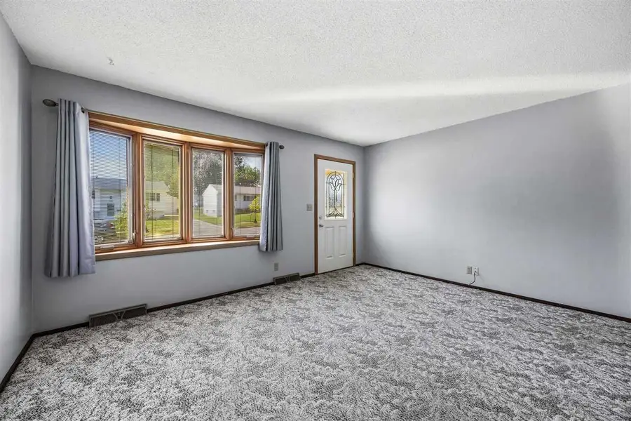 223 Lynda Dr NW, Cedar Rapids, IA 52405 - #3