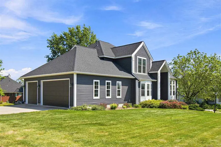 1006 Arlington Dr, Iowa City, IA 52245 - #3