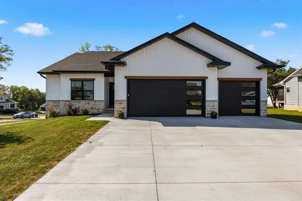 521 Elizabeth Ln, Tiffin, IA 52340
