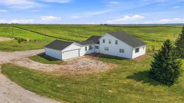 3162 R Ave, North English, IA 52316