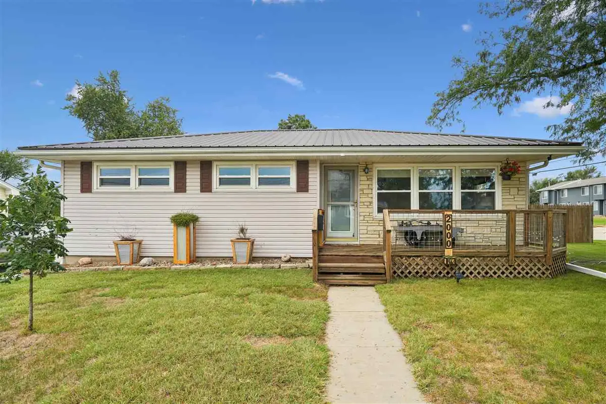 2000 Lauren Dr SW, Cedar Rapids, IA 52404 - #1