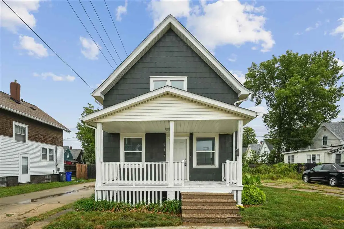 512 15th St NE, Cedar Rapids, IA 52402 - #1
