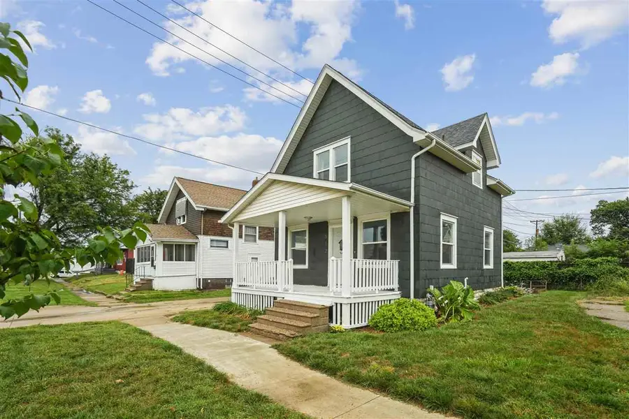 512 15th St NE, Cedar Rapids, IA 52402 - #2