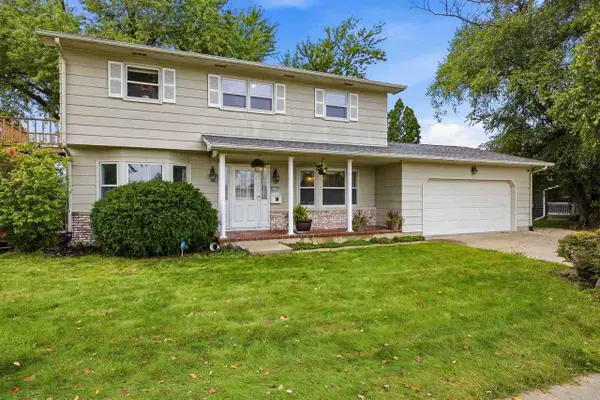 2120 27th St, Marion, IA 52302