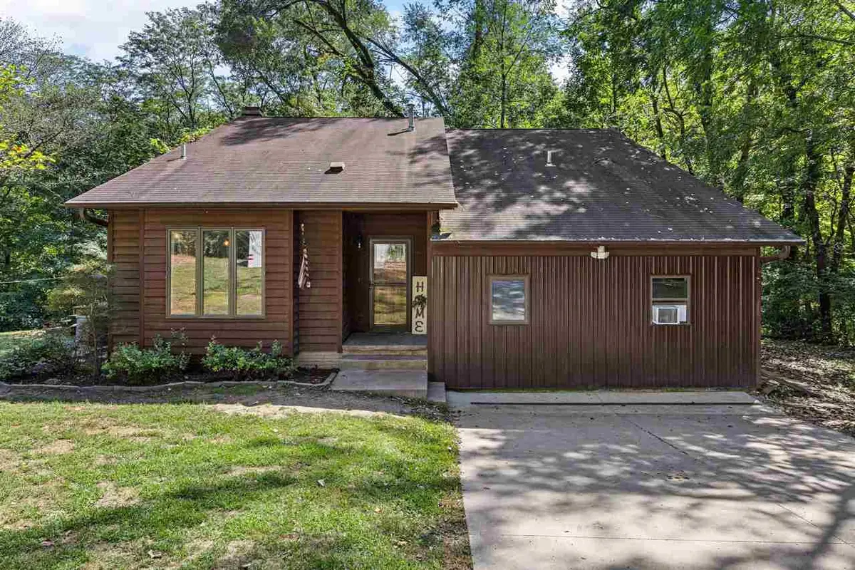 2256 Mehaffey Bridge Rd NE, North Liberty, IA 52317 - #1