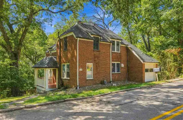 1685 Ridge Rd, Iowa City, IA 52245